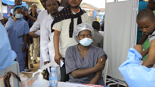 Frontline workers in DRC receive Ervebo vaccine amid growing Ebola outbreak Frontline workers in DR Congo received the…