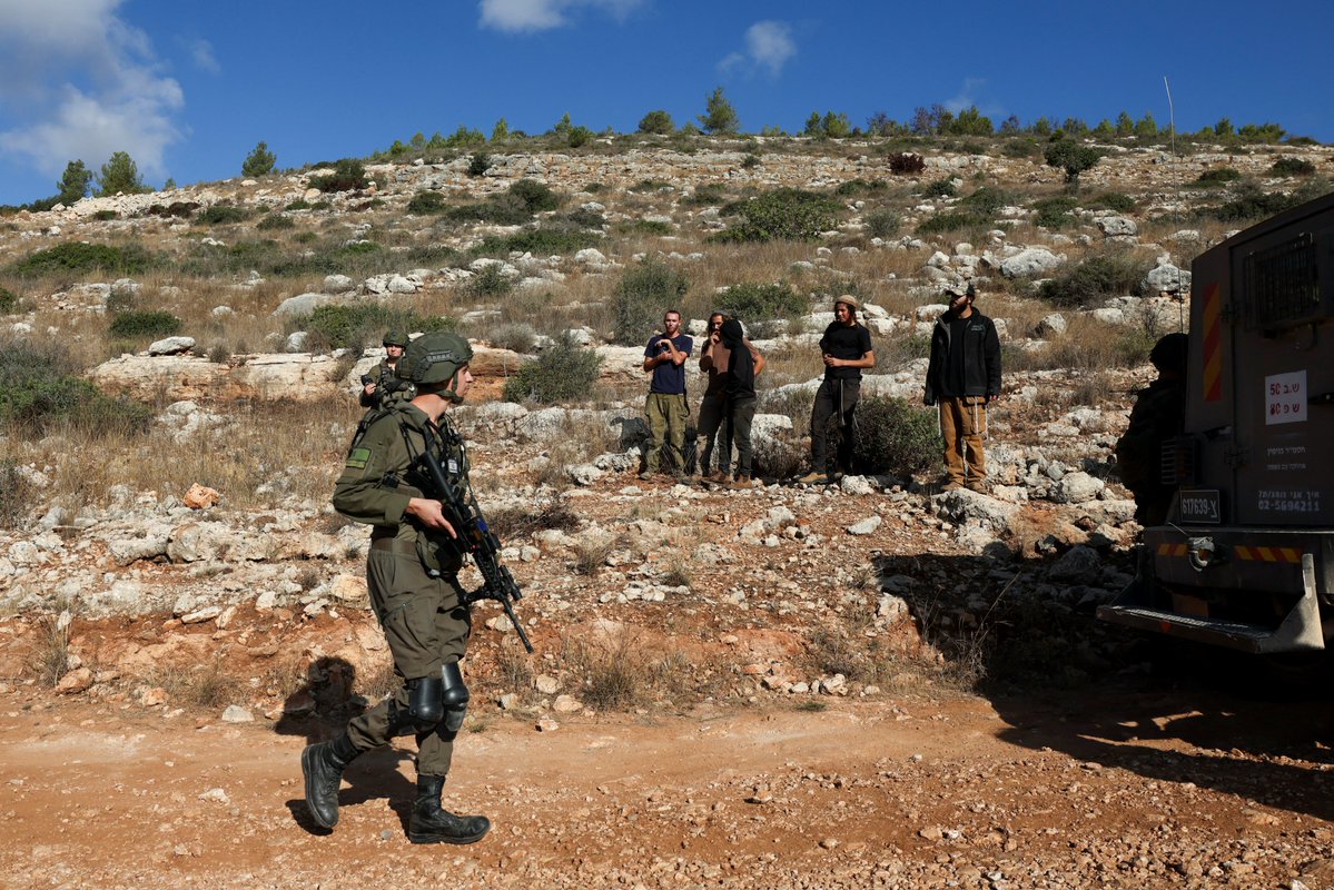 Israeli settlers have set fire to Palestinian-owned land in the town of Burqa, northwest of Nablus in the occupied…
