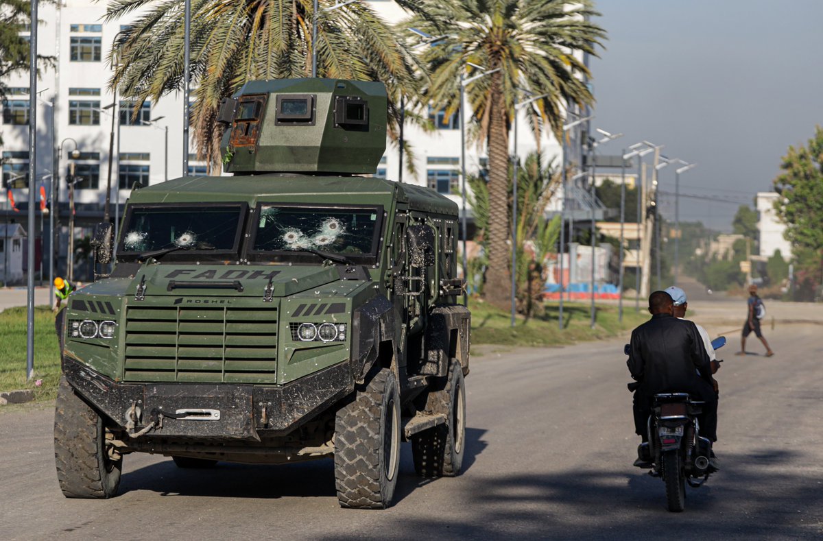 International forces in Haiti are working to establish contact with four Salvadoran soldiers who went missing after…