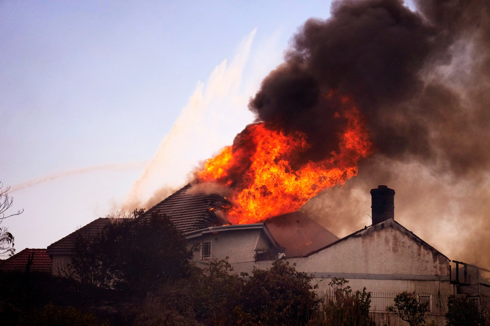 Coastal homes burn as hot winds fuel California fires High winds are fueling a fast-moving fire that has burned homes…