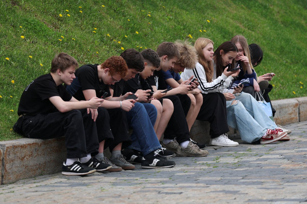 Greece's parliament has passed a law banning the use of social media by people under the age of 15