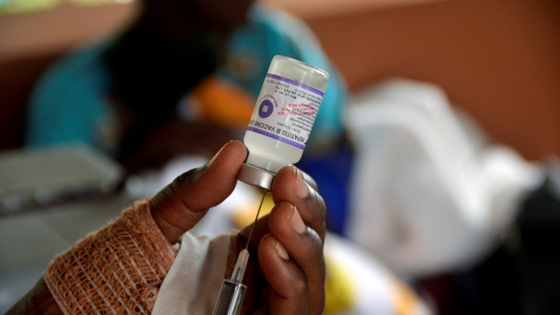 Cops raid office of RFK Jr. allies planning “unethical” vaccine trial on babies Guinea-Bissau police said hepatitis B…