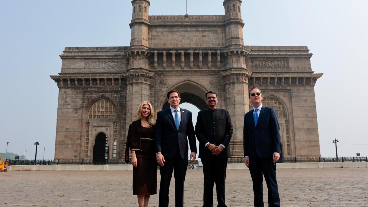 Rubio lands in Mumbai; set to meet Jaishankar today After landing in Mumbai, Marco Rubio and his wife visited the…