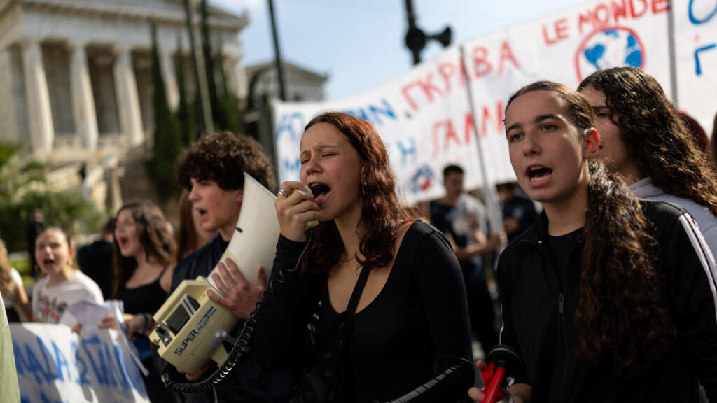 French authorities tighten restrictions and ban specific protests France is bracing for another weekend of protests,…