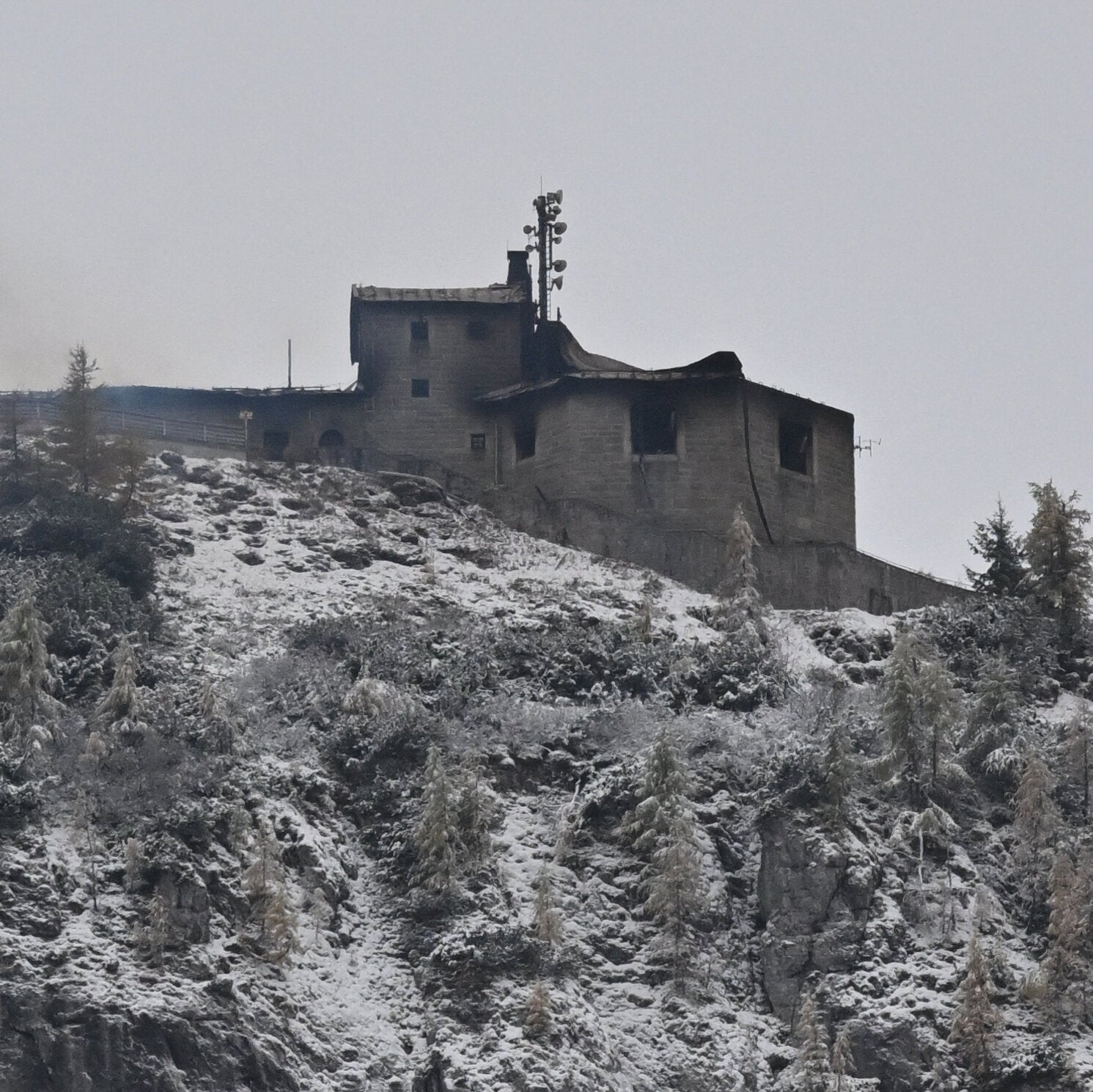 ‘Eagle’s Nest,’ Nazi-Era Guesthouse in German Alps, Is Gutted by Fire The police said on Saturday that the structure,…