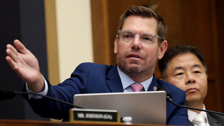 FBI raids Beverly Hills mansion as part of Eric Swalwell investigation The FBI raided a Beverly Hills mansion tied to…