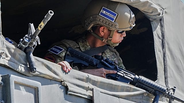 2,000 Salvadoran troops take quarters in Haiti to help fight gangs The deployment followed a gang attack on four…