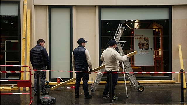 France deploys 70,000 police, shuts Paris museums ahead of protests Some 70,000 law enforcement officers will be…