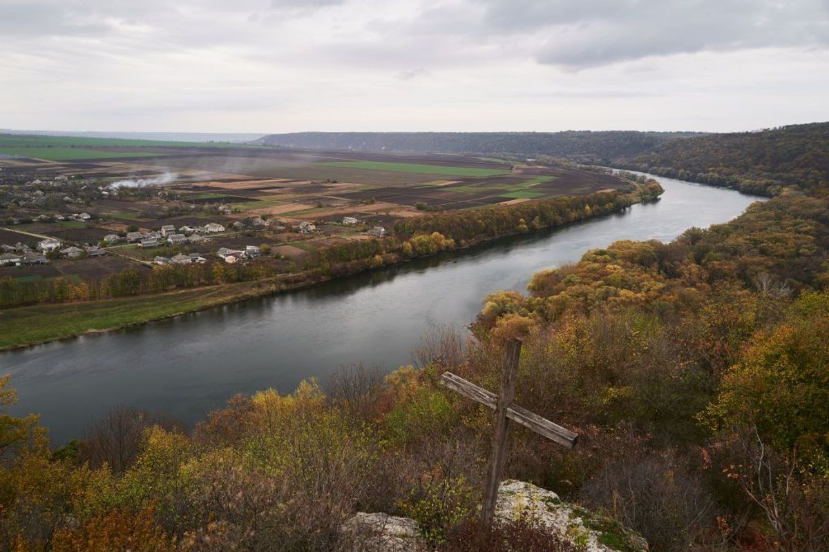 Moldova denies sending protest note to Ukraine over border guards' Dniester crossing The two Ukrainian border guards…