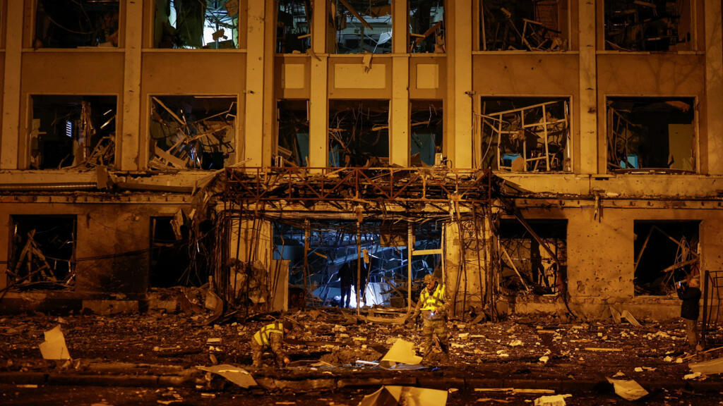 Russian missiles hit Kyiv as Moscow signals readiness for peace talks Russian missiles struck Kyiv overnight, wounding…