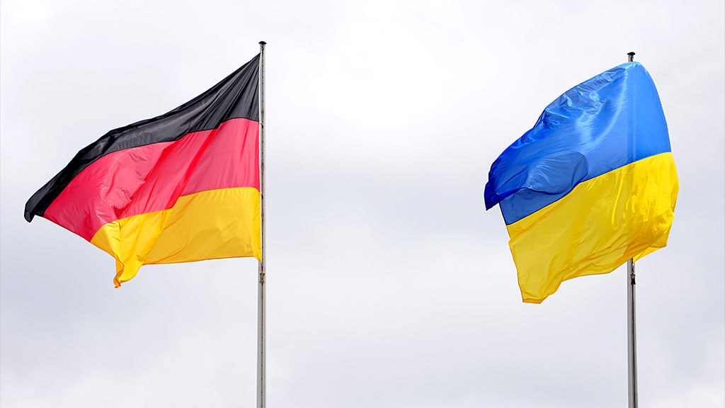 ⚡️**Германия продлила временную защиту украинцев до 2028 года, но ужесточила условия для новых беженцев призывного…