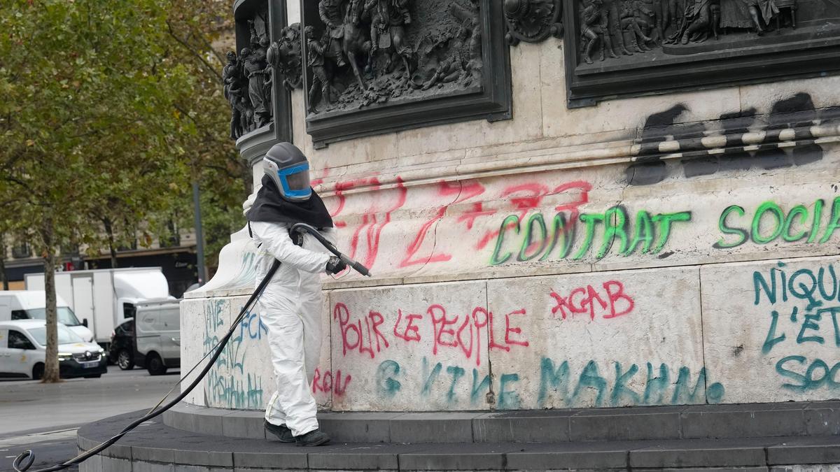 Thousands gather in Paris after court lifts protest ban despite fears of new violence The Paris prefecture previously…