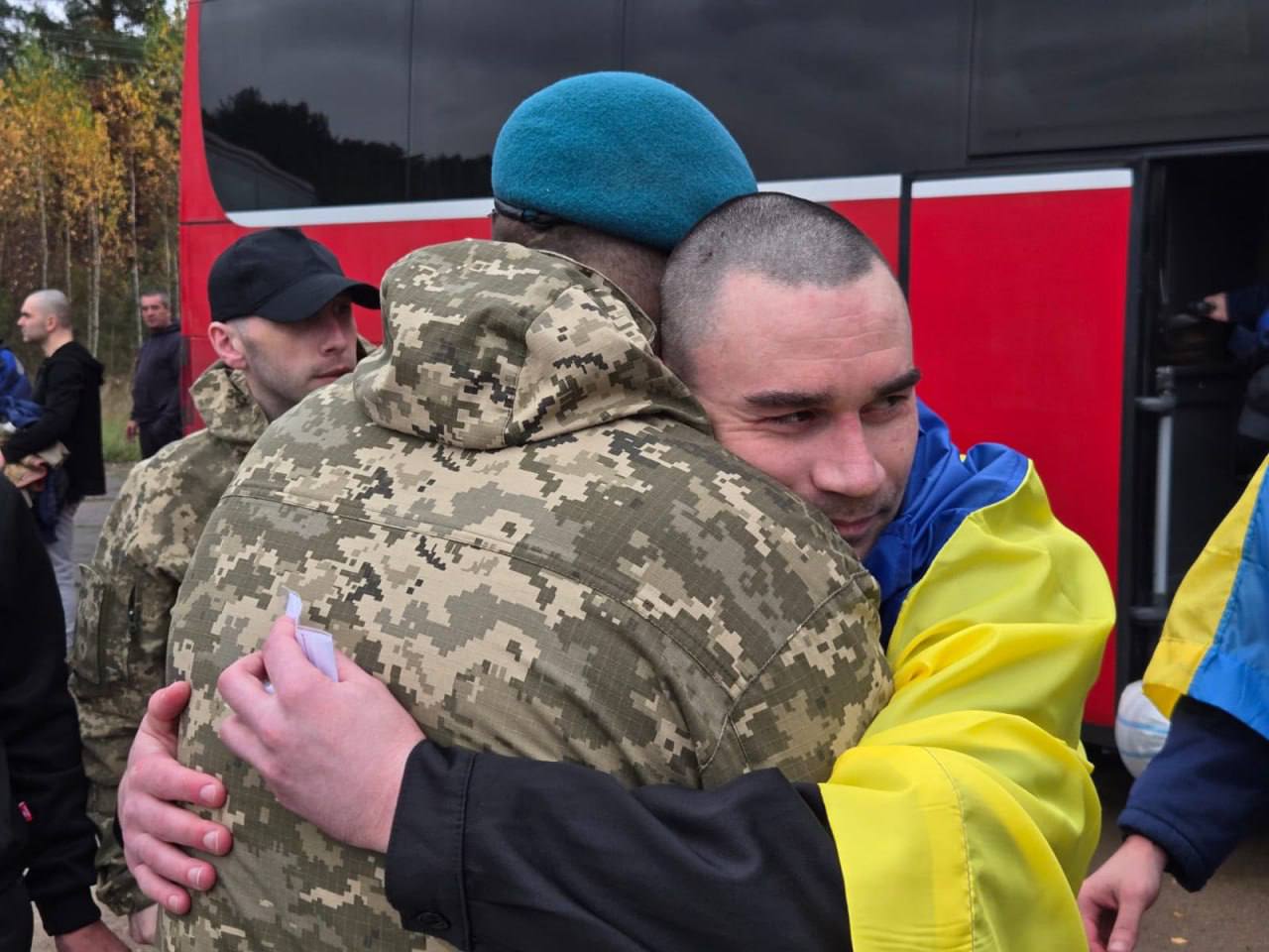 ❗️Україна та Росія провели обмін військовополоненими — додому повернулися 270 захисників, повідомив президент…