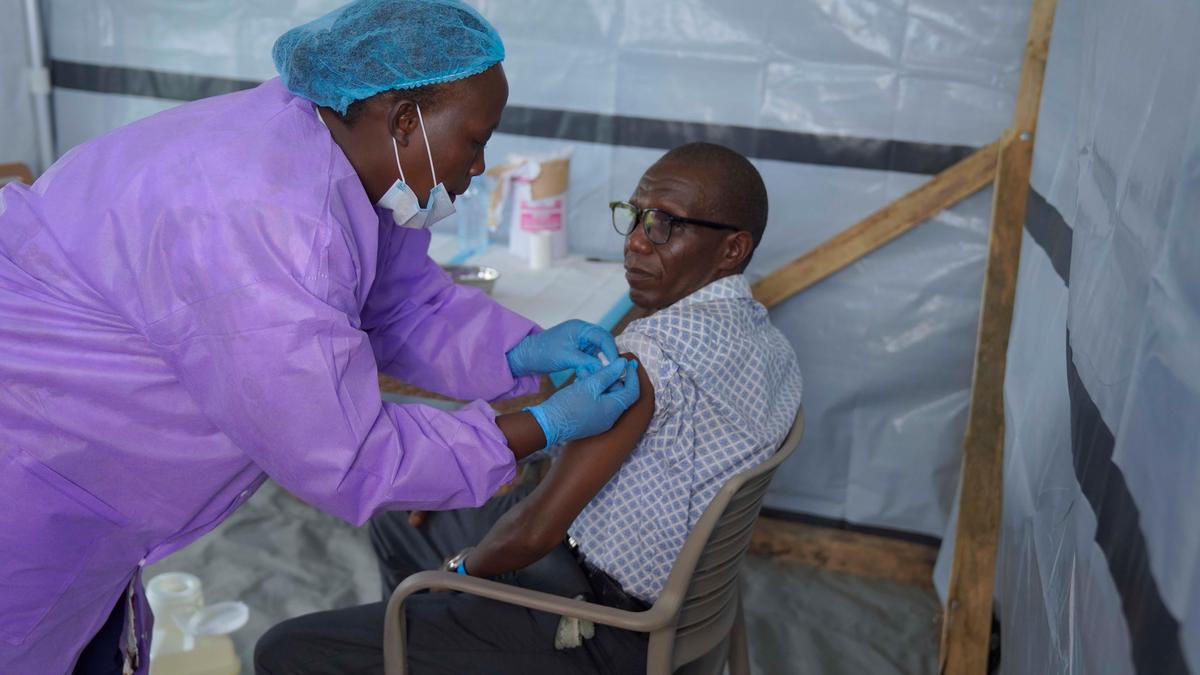 Ebola vaccine trial begins in DR Congo Ervebo, a vaccine approved for use against the more common Zaire strain of…