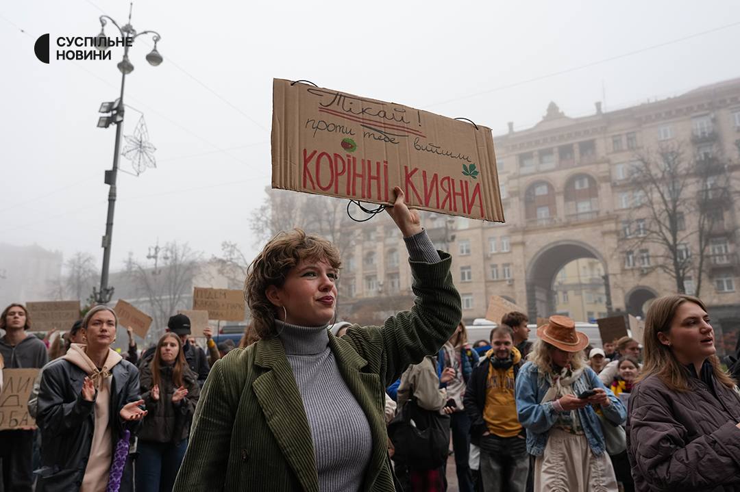Показуємо, як проходив мітинг з вимогою відставки Кличка у центрі Києва. На акцію зібралися кілька сотень людей,…