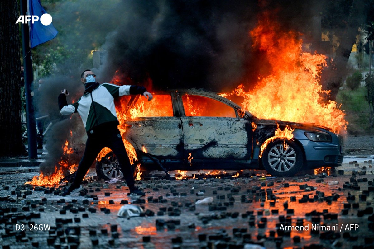 🇦🇱 🪧 💥 Albania's capital Tirana saw protests on Sunday for a sixth day in a row as Prime Minister Edi Rama ruled…