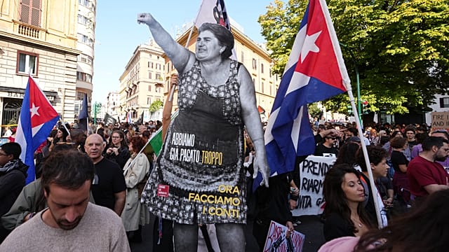 Italy: Thousands protest rising living costs and defence spending in general strike Thousands of protesters marched…