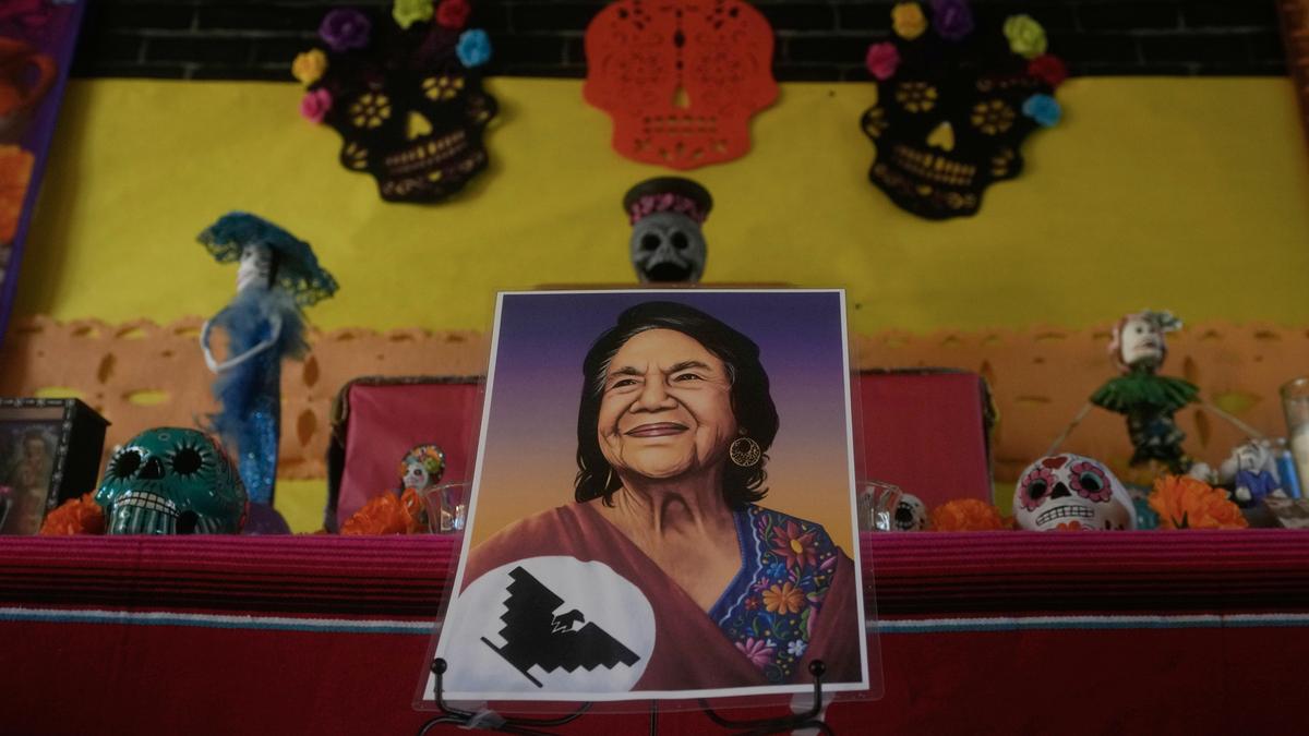 Pioneering U.S. labour leader Dolores Huerta dies at 96 Dolores Huerta took the reins of the U.S. farmworker movement…