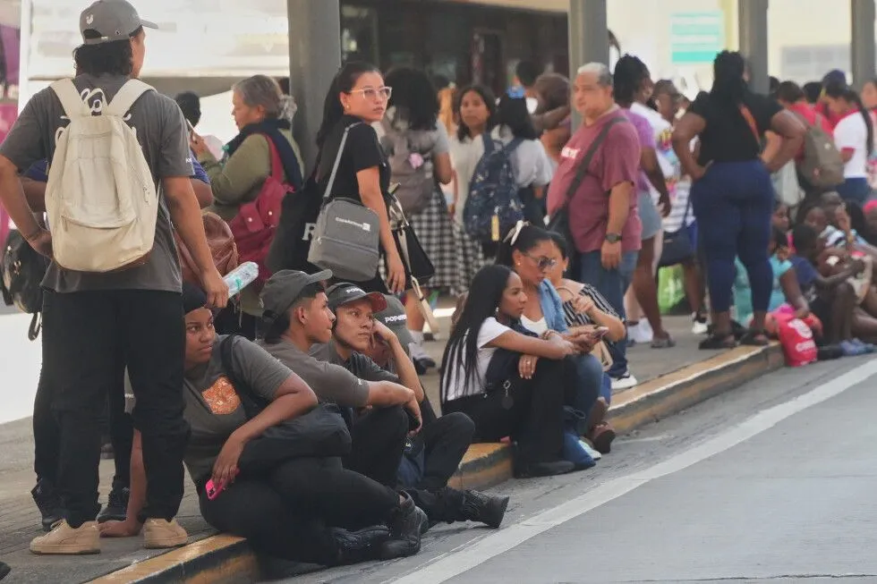 Magnitude 7.6 earthquake off Panama triggers Pacific tsunami warnings across the Americas