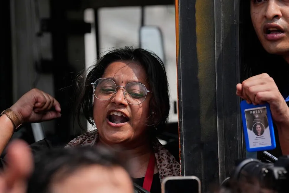 Journalists and press freedom groups are accusing Indian police of obstructing reporters covering youth protests in…