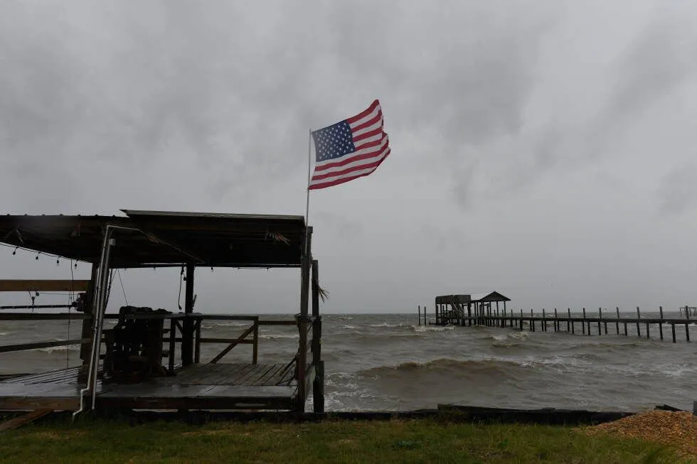 Isaias weakens to post-tropical storm over Alabama after Destin landfall; at least four dead