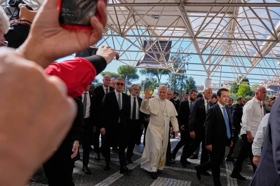 Pope Leo XIV has lung cancer; lobe removed in Rome surgery
