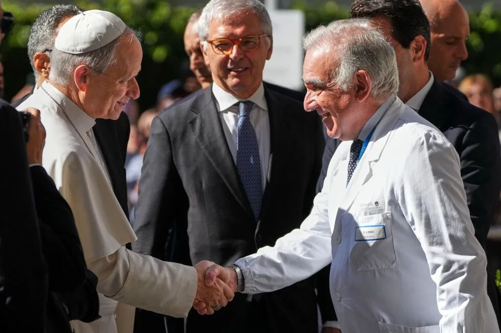 Pope Leo has lung cancer, Vatican says; lower lobe of right lung removed