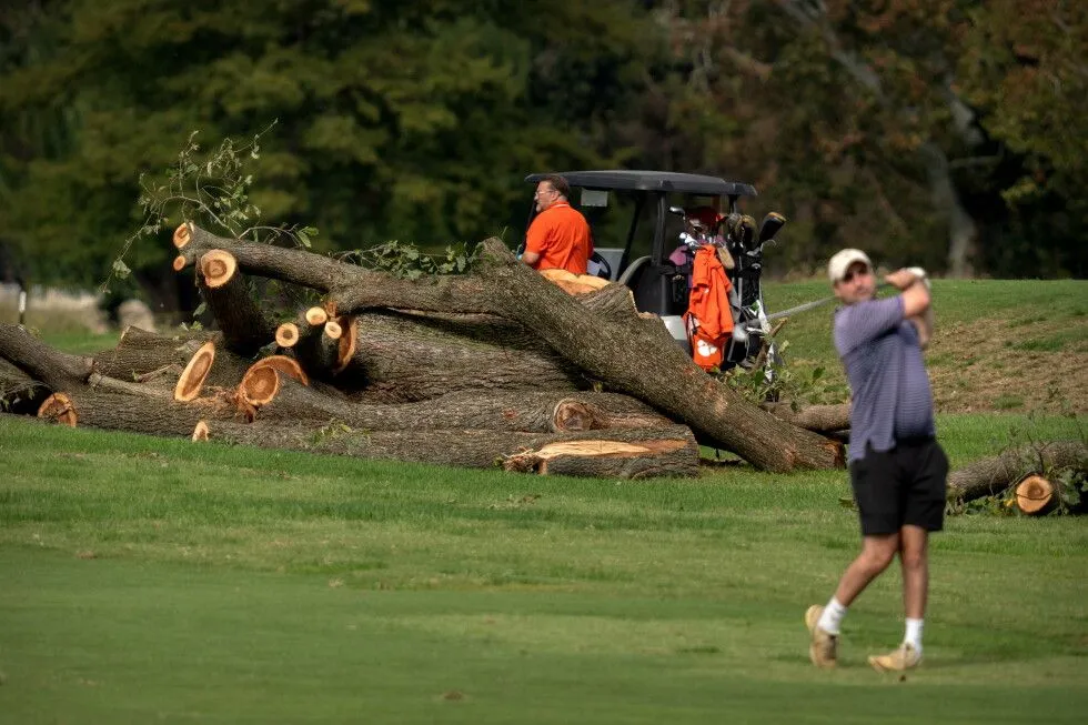A federal judge orders the Trump administration to halt work on a historic D.C. golf course until Oct. 26, pending…