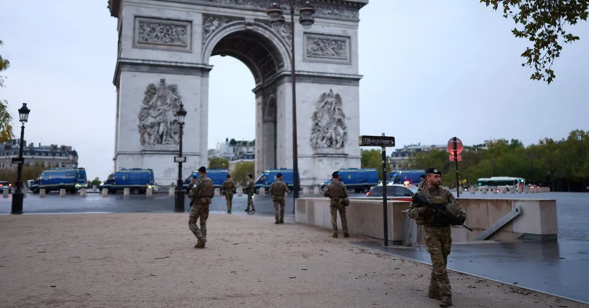 Paris march draws 110,000 under heavy police presence as French protests enter fourth week