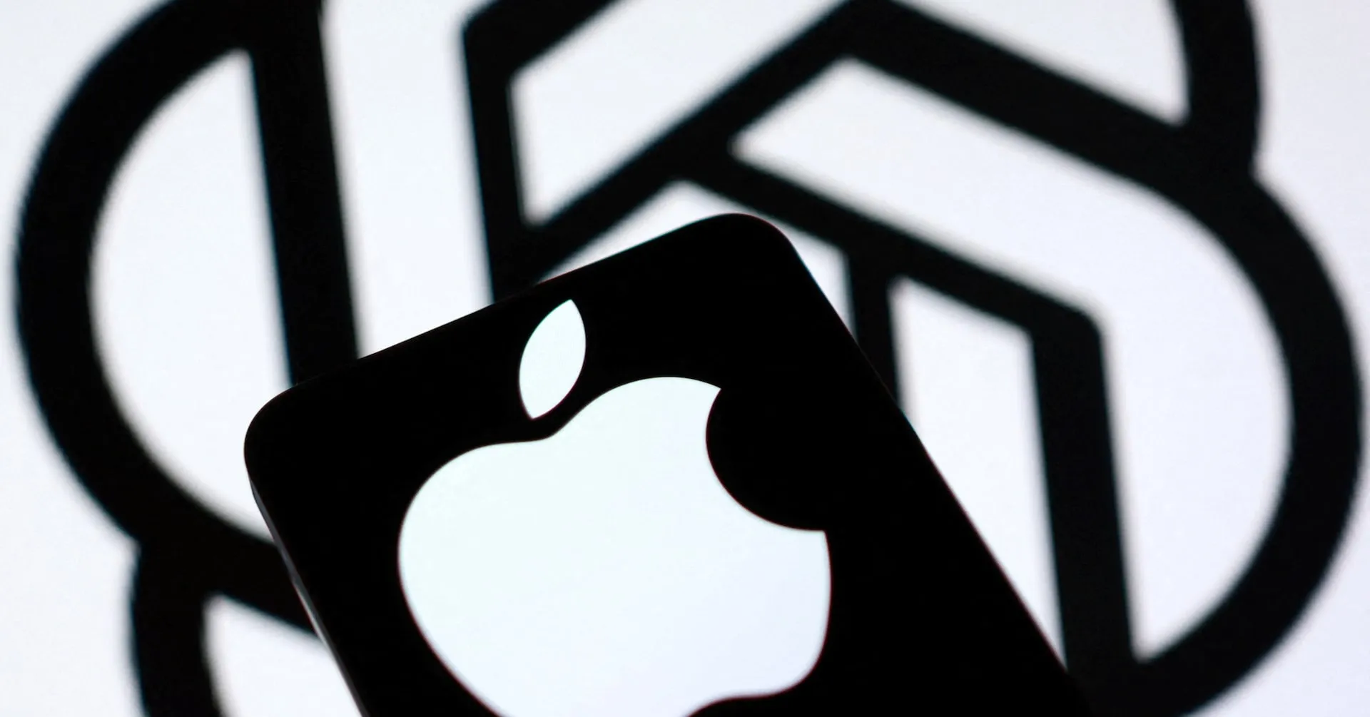 An OpenAI employee who left the ChatGPT maker for Apple sent ‌more than 100 files about an unreleased product to a…