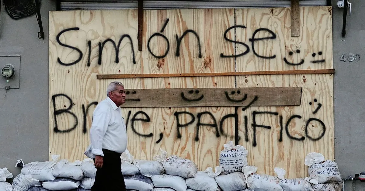 Category 4 Hurricane Simon nears Mexico's Pacific coast; Sheinbaum tells residents to stay indoors