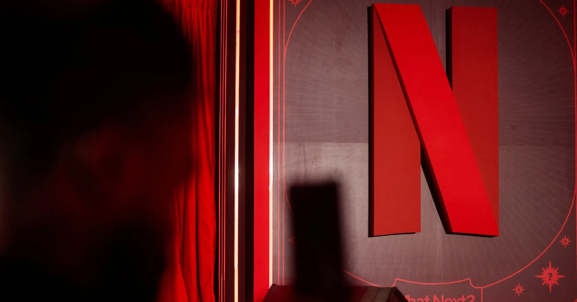 Netflix is laying off 6% of its workforce, or roughly 1,000 employees, in its biggest cuts since 2022, according to an…