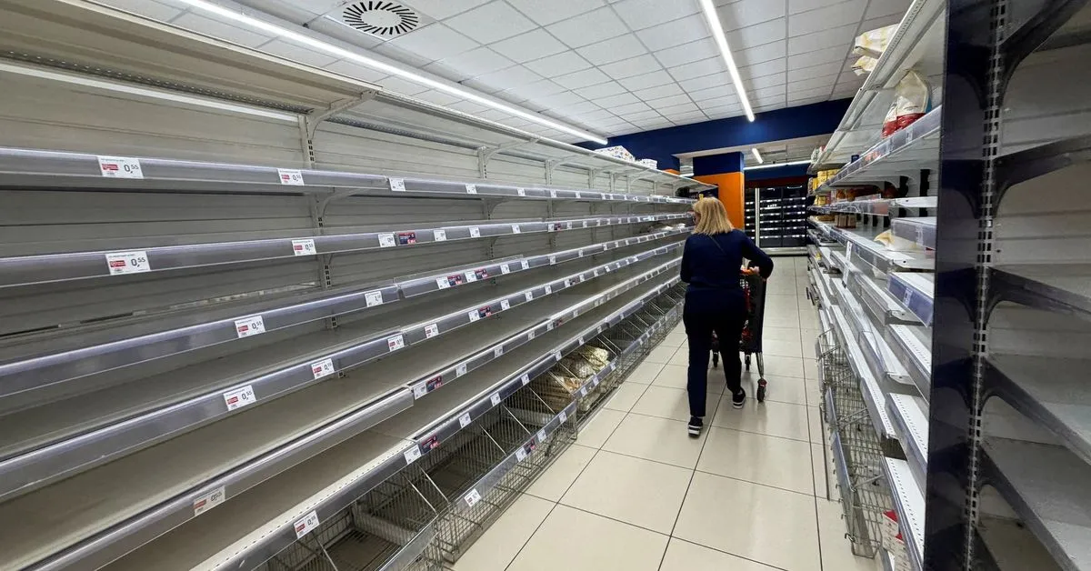 Italian retailers warn of food shortages caused by truck drivers' protest A protest by Italian truck drivers over fuel…