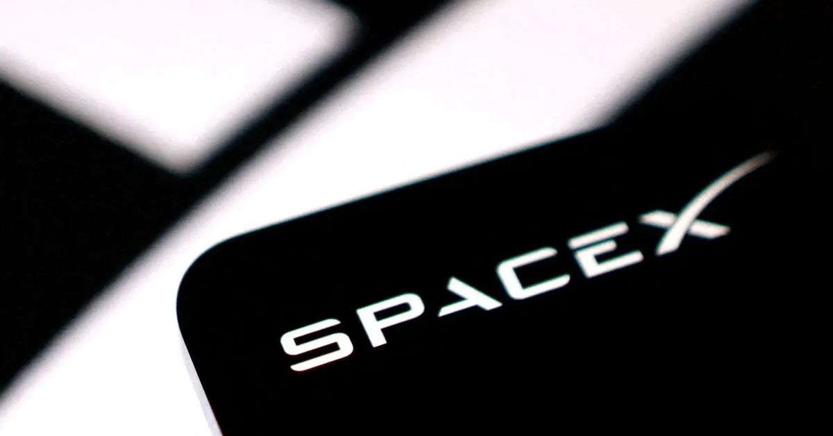 SpaceX takes aim at US wireless carriers with spectrum acquisition SpaceX struck a deal on Thursday to acquire a…
