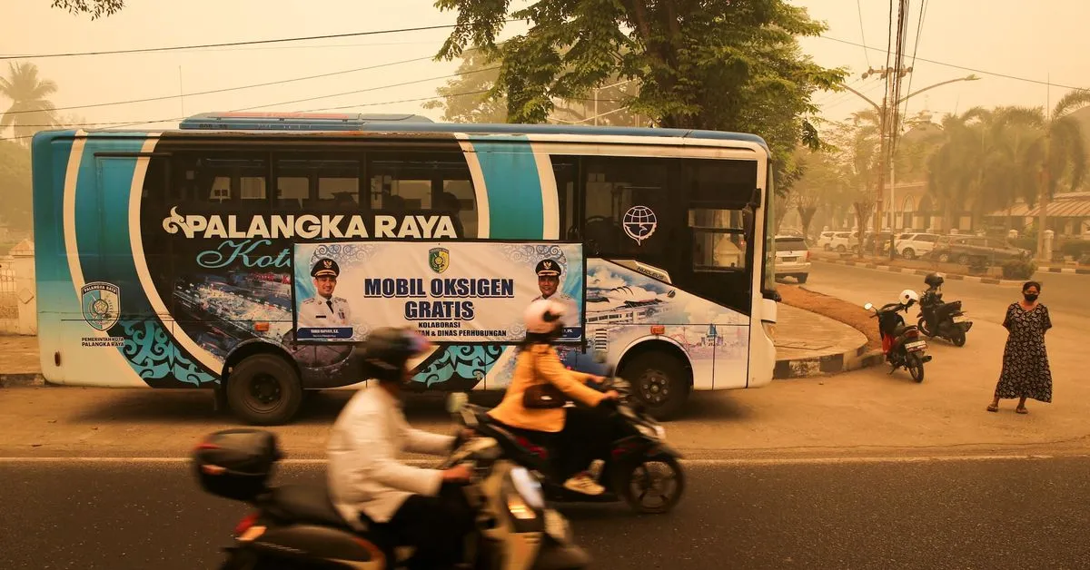 Indonesia sends oxygen bus to aid residents choking on forest fire haze A bus fitted out with oxygen tanks is…