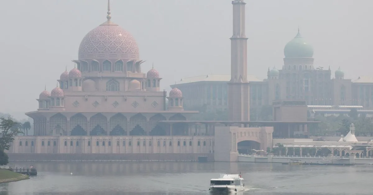 ASEAN to discuss tackling transboundary haze ahead of summit, Malaysia says Southeast Asian foreign ministers will…