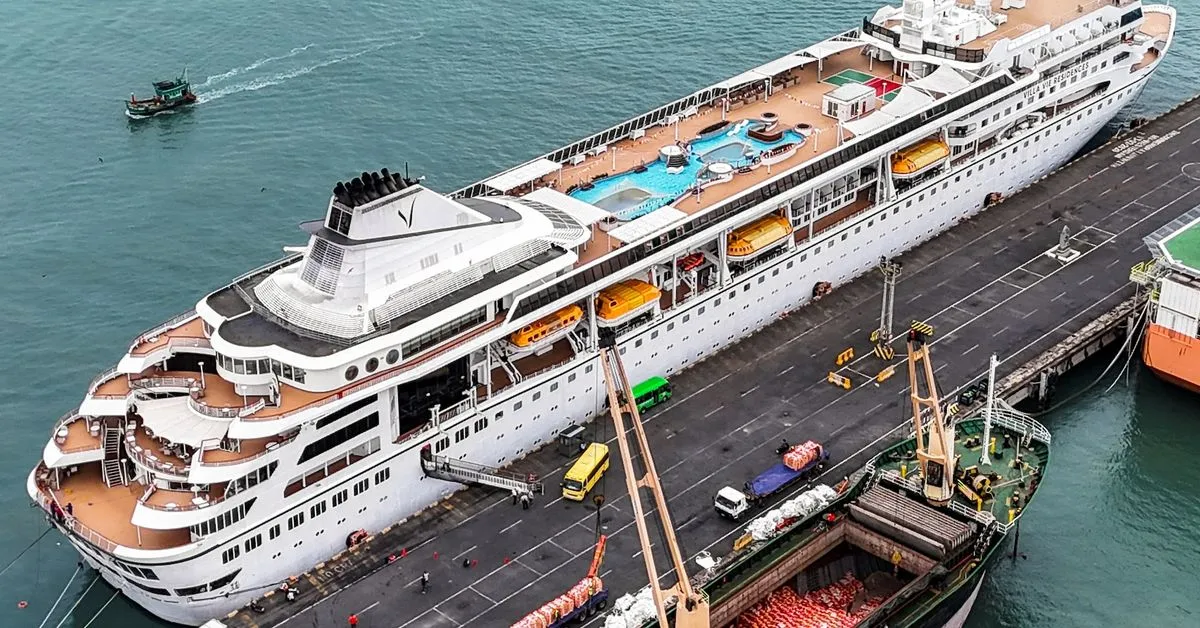 Cruise ship residents left stranded in Cambodia after fuel prices soar Hundreds of people permanently living aboard a…