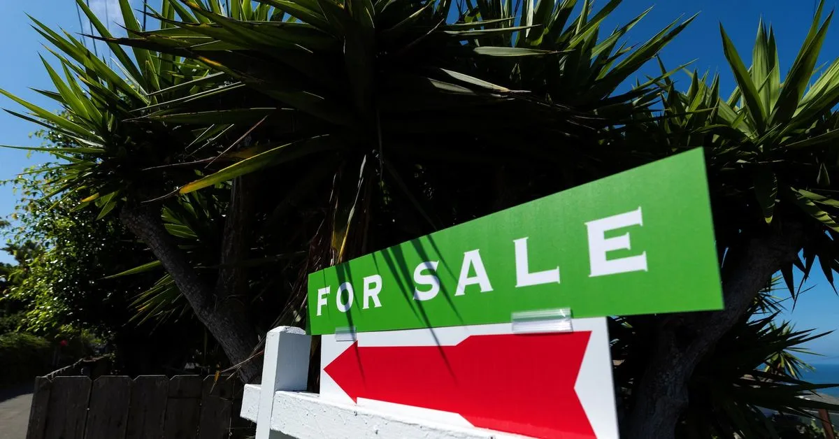 US long-term borrowing costs returned to 24-year highs, and mortgage rates rose for a seventh straight week, to 7.40%.