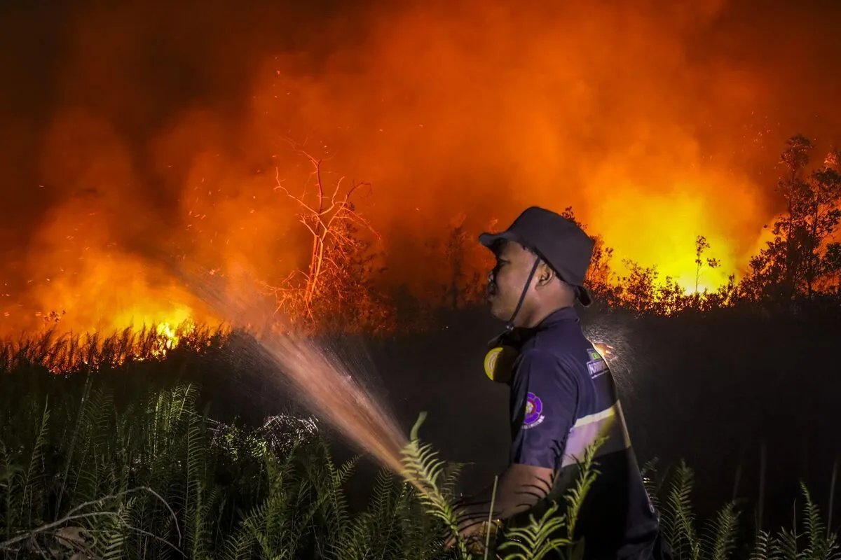 Indonesia’s aerial firefighting efforts have been hampered for more than a week by poor visibility from the…