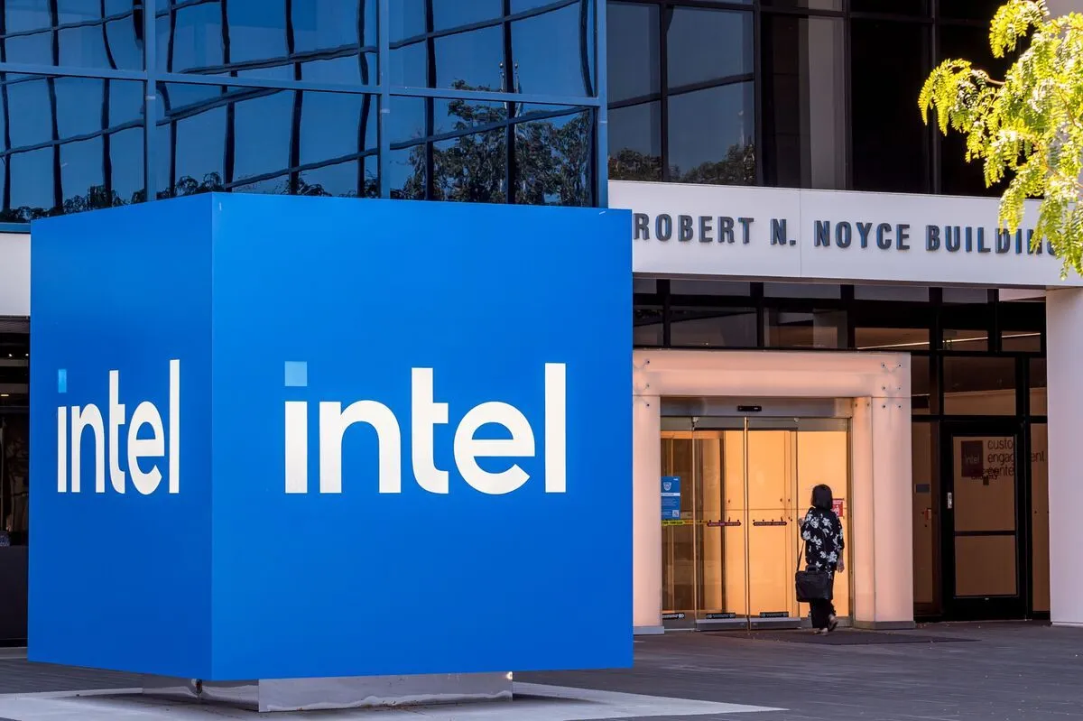 Intel gave a revenue forecast that fell short of analysts’ estimates, hurt by plunging demand for its PC processors…