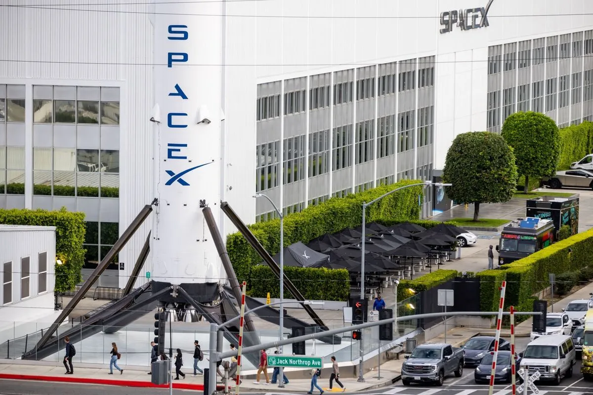 Elon Musk pledged to distribute a share of SpaceX to each American child after competitor Anthropic PBC said it would…