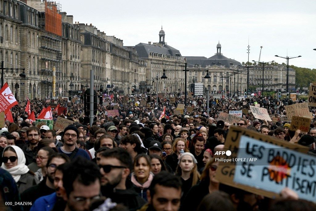 Paris march draws 110,000 under heavy police presence as French protests enter fourth week