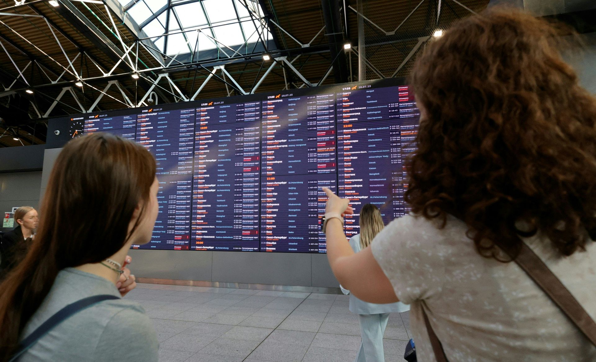 Ukrainian drone attack triggers shut down of Moscow airports, drone debris reported on tarmac Restrictions were placed…