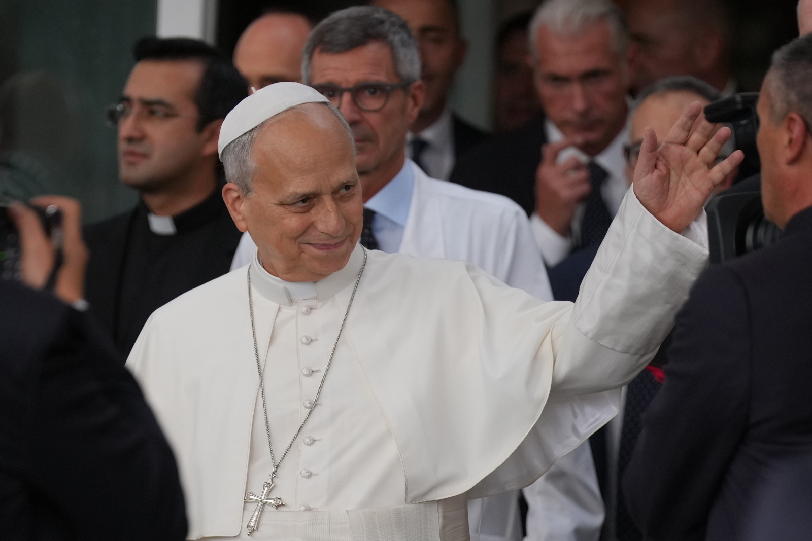 Pope Leo XIV leaves hospital days after lung cancer surgery The Pope left Rome's Gemelli Hospital Saturday, days after…