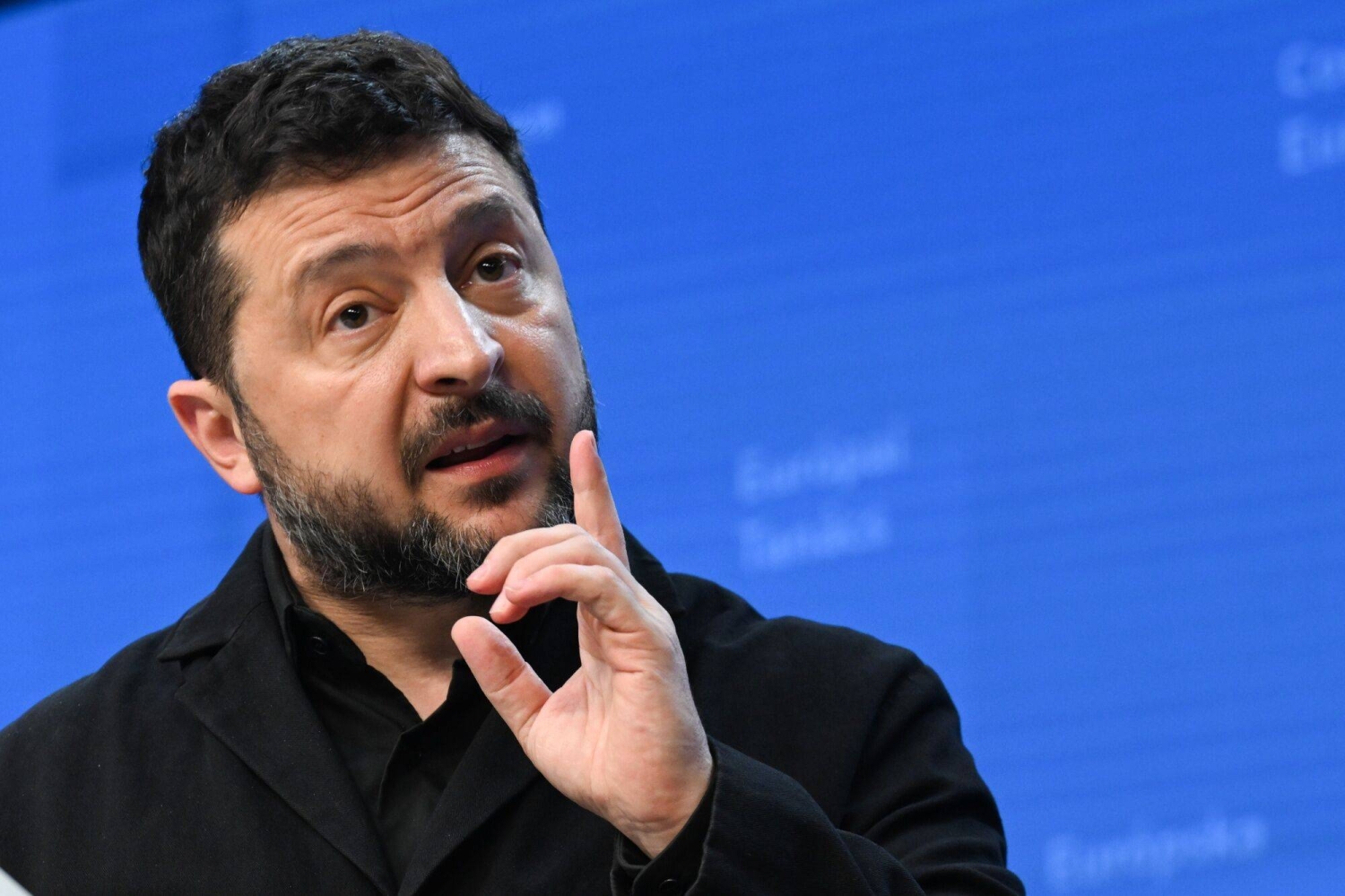 Zelenskyy says Trump is pushing Ukraine to capitulate to Russia The Ukrainian leader also offered to accede to Trump's…